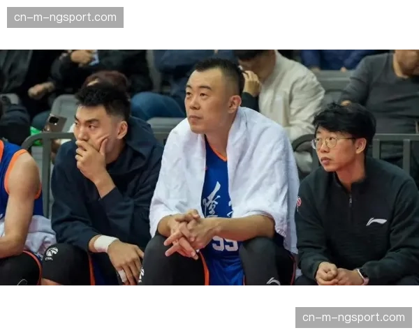【2026年4月CBA联赛阶段性复盘：攻防结构变化·人物·特写特写：老将韩德君总决赛G6后拥抱对手，疑似生涯告别战
