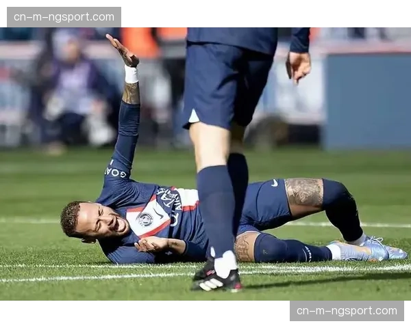 巴西球星内马尔恢复有球训练，目标在夏季季前赛复出